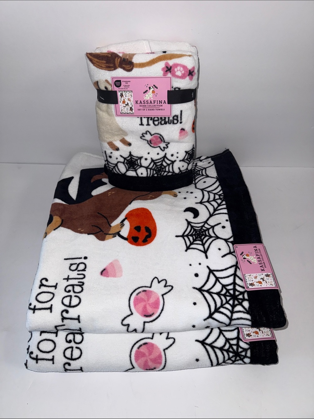 NWT Kassafina 4 Pc Velour Cotton Bath Towel Set Halloween Dogs Candy Treats